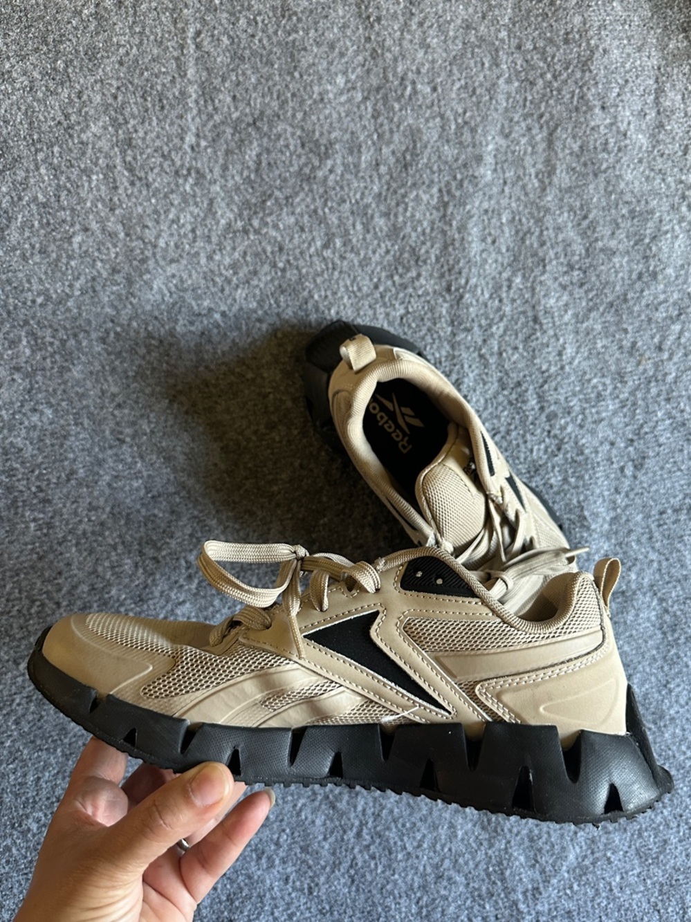 Reebok Men’s Beige khaki Trail Runner with Black Sole size USA 8 / 7 UK